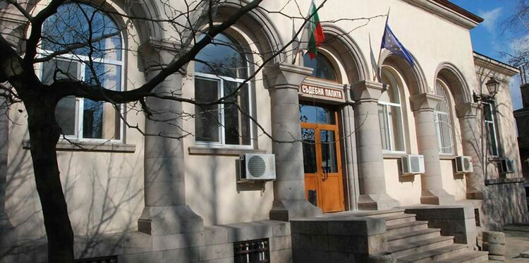 Оставиха в ареста харманлиеца за побоя над бившата си, закани с убийство и стрелба