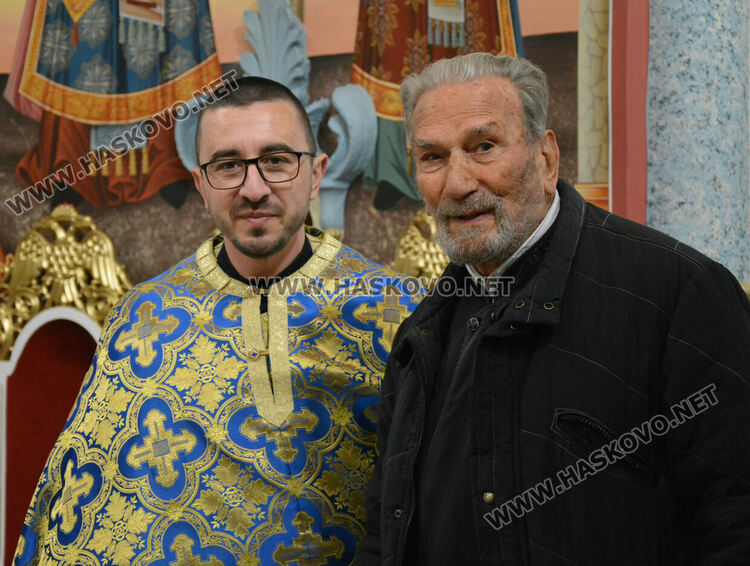 Отец Антоний празнува имен ден с черпилка за миряните в „Света Богородица“