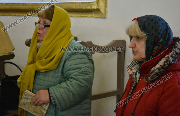 Отец Антоний празнува имен ден с черпилка за миряните в „Света Богородица“