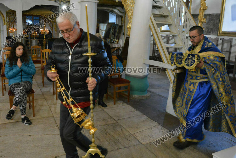 Отец Антоний празнува имен ден с черпилка за миряните в „Света Богородица“