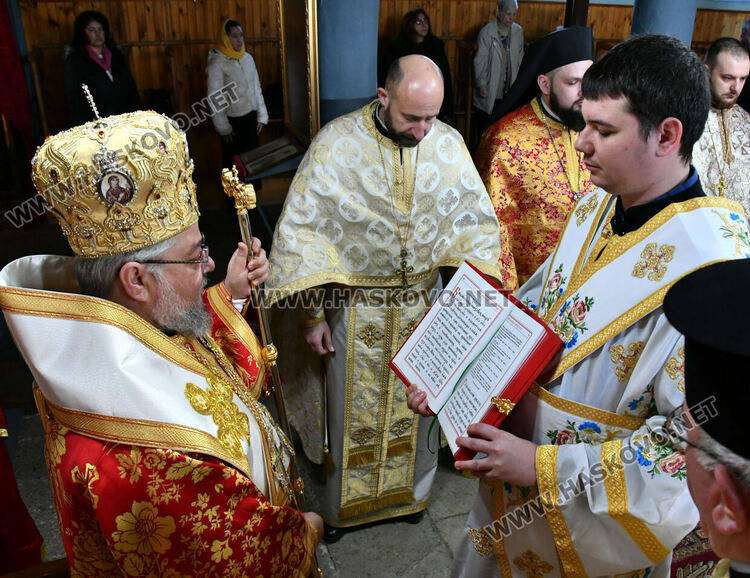 Дядо Киприан служи в Харманли на Атанасовден, когато градът се е освободил от османско владичество