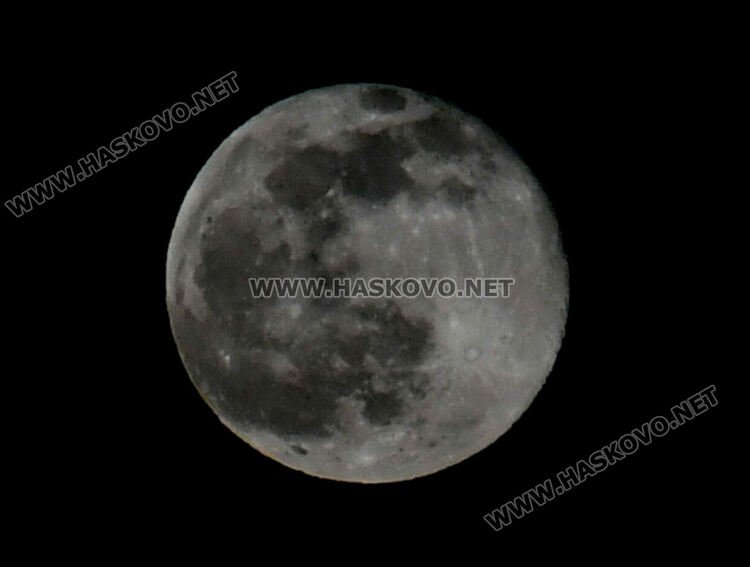 Хасковлии наблюдаваха Вълча Луна