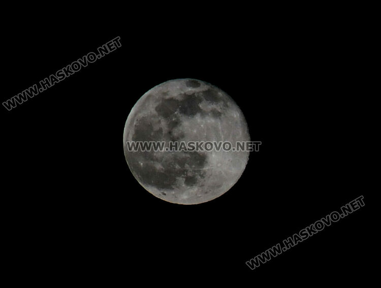 Хасковлии наблюдаваха Вълча Луна