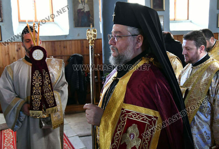 Дядо Киприан служи в Харманли на Атанасовден, когато градът се е освободил от османско владичество