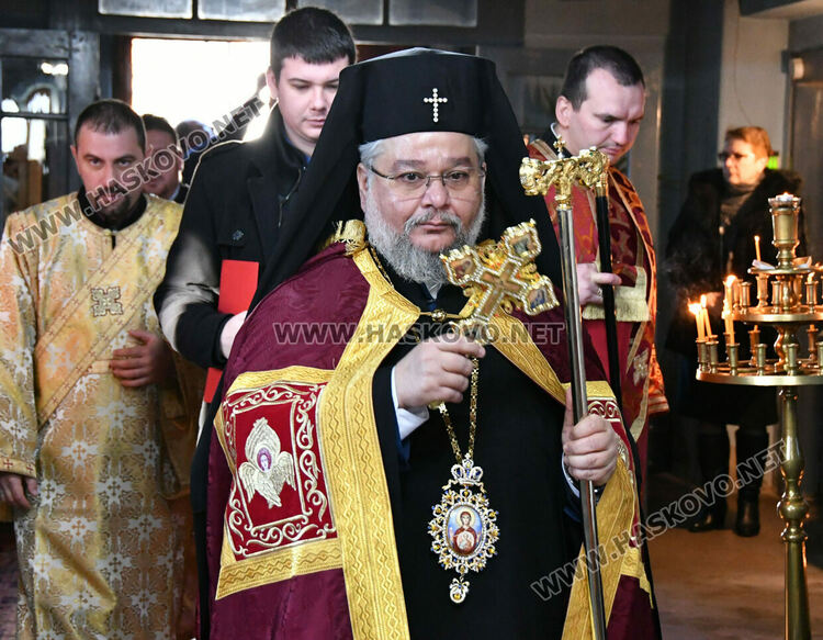 Дядо Киприан служи в Харманли на Атанасовден, когато градът се е освободил от османско владичество