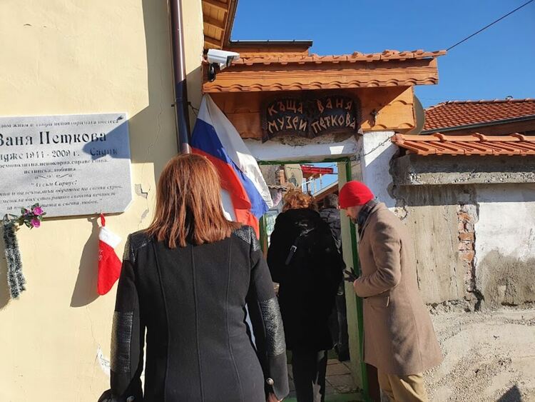 Оля Ал-Ахмед показа как къщата на майка ѝ Ваня Петкова ще се превърне в културен център 