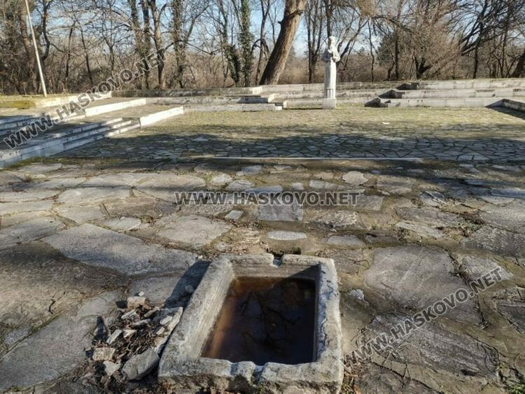 Сигнал от Харманли до министъра на културата за рушащия се паметник на Изворът на Белоногата