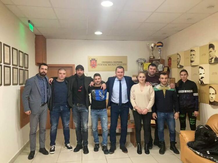 Състезатели и треньори от клуба по борба „Миньор“ се срещнаха с кмета Станислав Владимиров