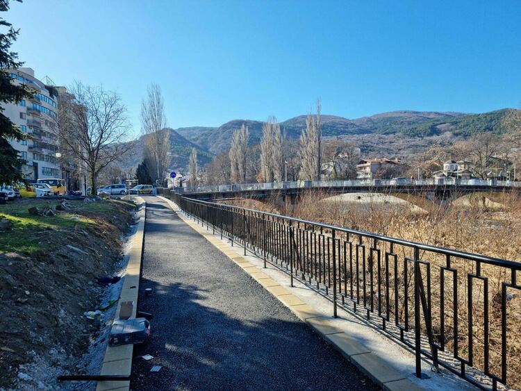 Изграждането на велоалеята в Асеновград е към своя финал