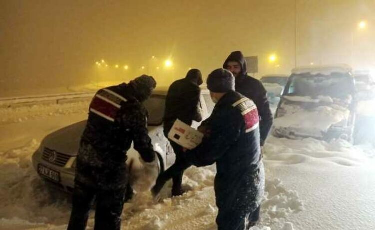 Метър сняг падна в южна Турция