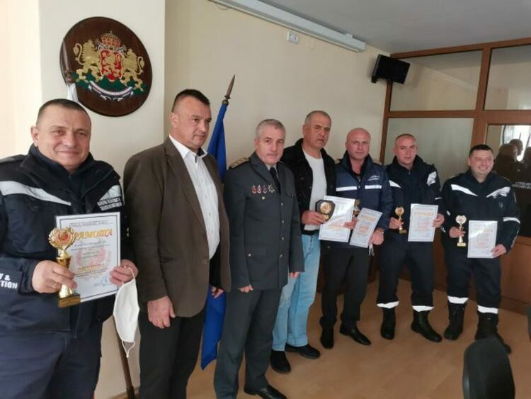 Трима са победители в областния етап на националния конкурс „Пожарникар на годината“-2021 г