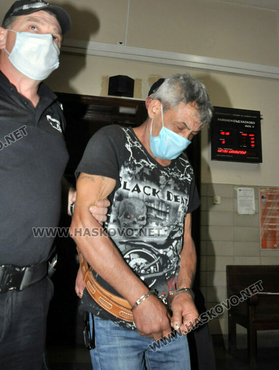 Изправиха пред съда мъжа, пребил до смърт хазяйката си заради загоряла наденица