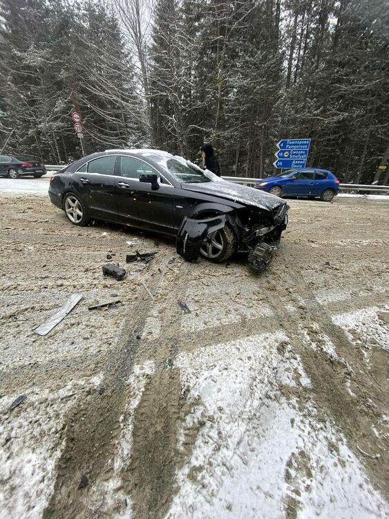 На два сантиметра сняг - закъсали тирове и катастрофи /ГАЛЕРИЯ/