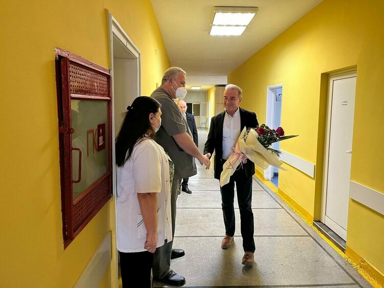 Кметът на Асеновград : Всеотдайността на медиците ни носи силата на новия живот 