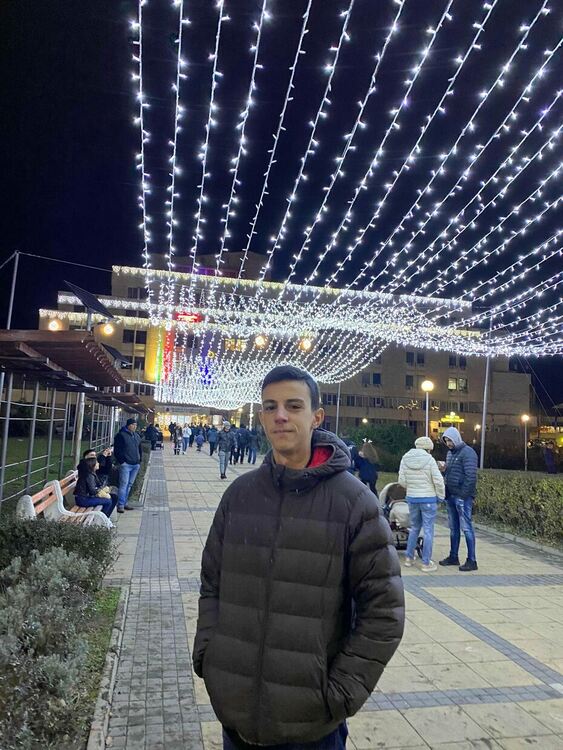 Двама славейковци на национален кръг по творческо писане на английски