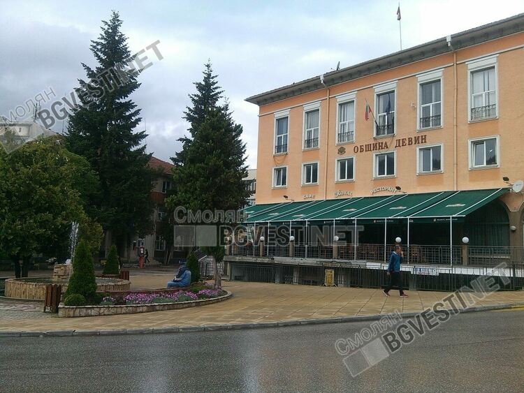 И в Девин улиците останаха на тъмно , заради високите сметки за ток