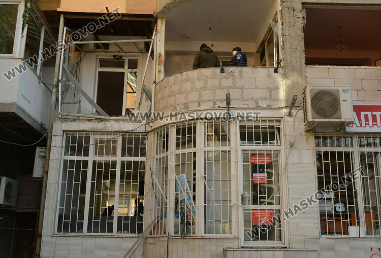 Хасковлийка пострада при взрив на газова бутилка, потрошени са апартаменти и офиси