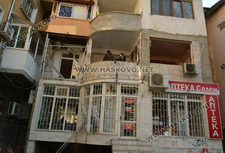 Хасковлийка пострада при взрив на газова бутилка, потрошени са апартаменти и офиси