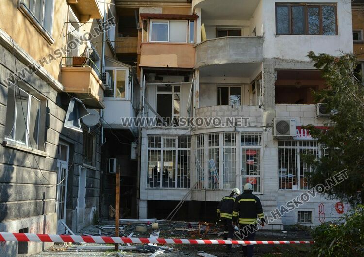 Хасковлийка пострада при взрив на газова бутилка, потрошени са апартаменти и офиси