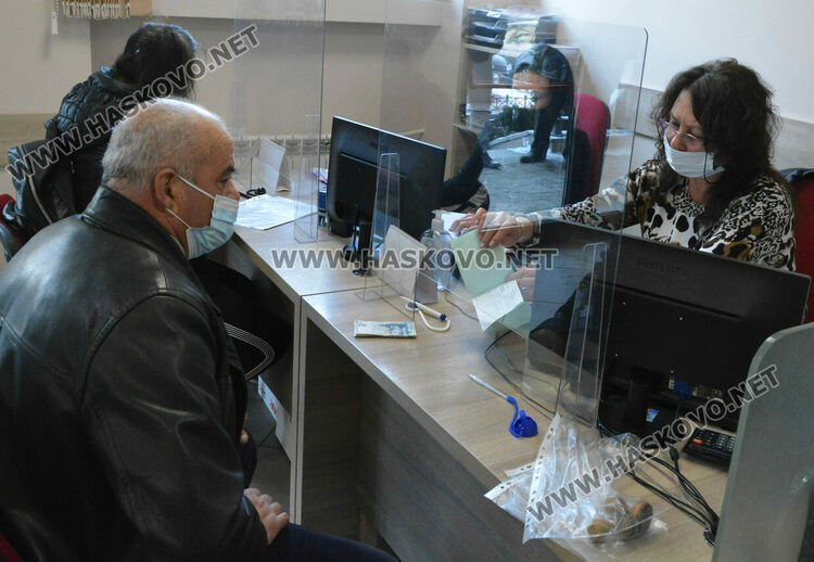 61-годишен първи си плати данъците в община Хасково