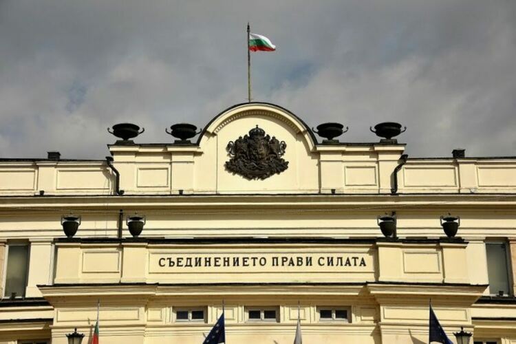 От днес в парламента се влиза със зелен сертификат