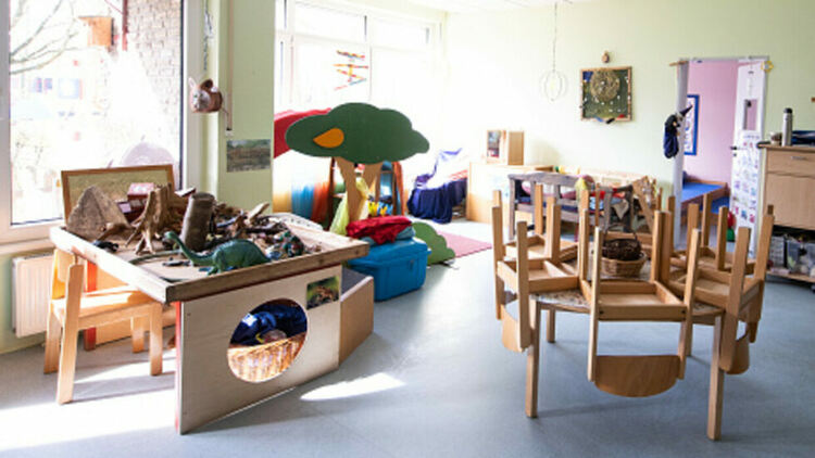 Детски градини и пенсионерски клубове затварят врати заради ковид