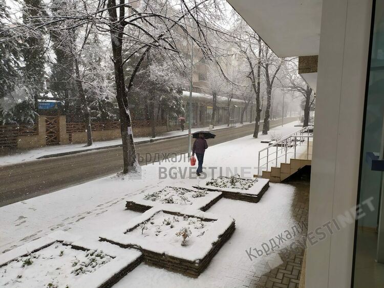 Студено и ветровито днес в Кърджали