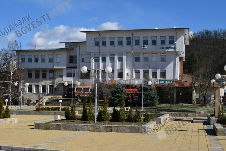 Млад шофьор обърна товарен "Мерцедес" в Кирково