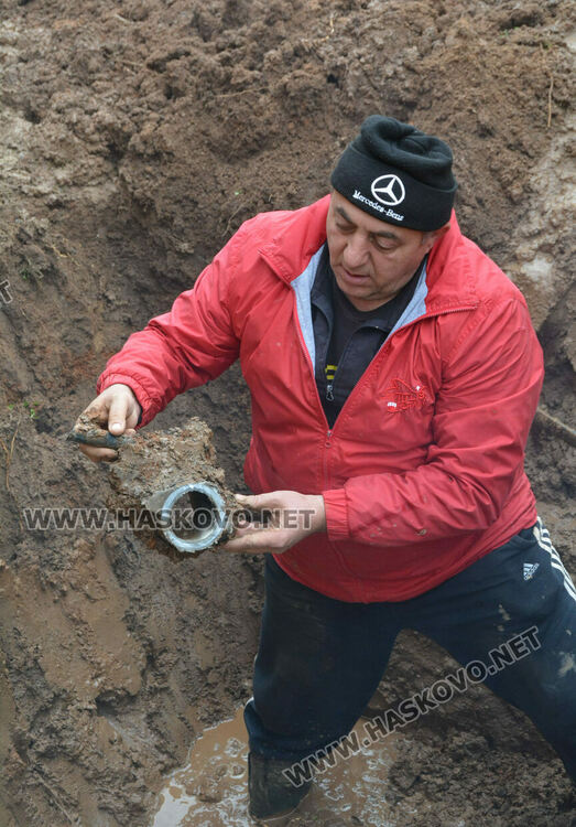 Втора авария възникна във водопровод под незаконна къща и магазин