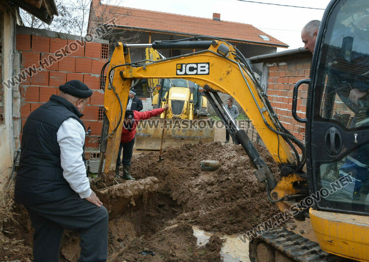 Втора авария възникна във водопровод под незаконна къща и магазин