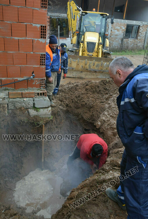 Втора авария възникна във водопровод под незаконна къща и магазин