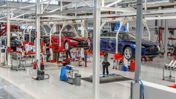 Солидно четвърто тримесечие за Tesla в края на рекордна 2021 година