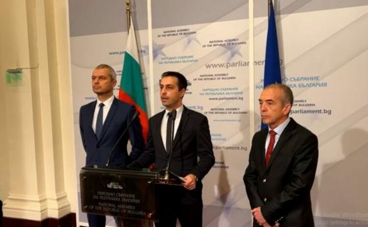 Мангъров се оплака от работната група срещу зеления сертификат