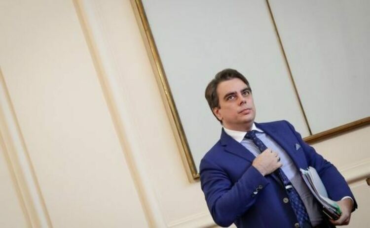 Работодателите искат извинение от Асен Василев за думите му, че някои от тях са некомпетентни