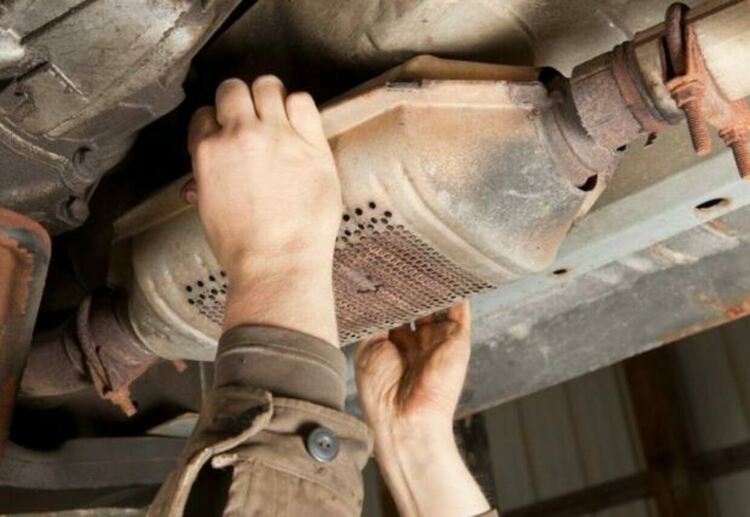 Осъдиха трима за кражба на катализатори от 6 автомобила