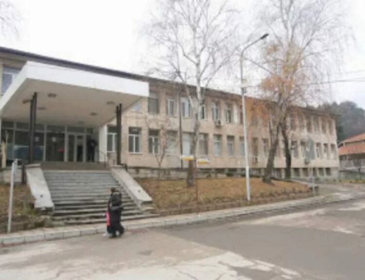 Малките общински болници чакат помощ от държавата, за да се справят с високите цени на ток и лекарства 