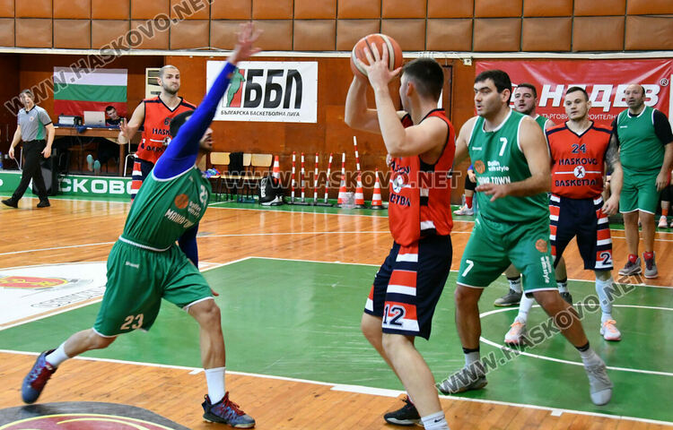 Баскетболистите на Хасково с категорична победа над тима на Пловдив
