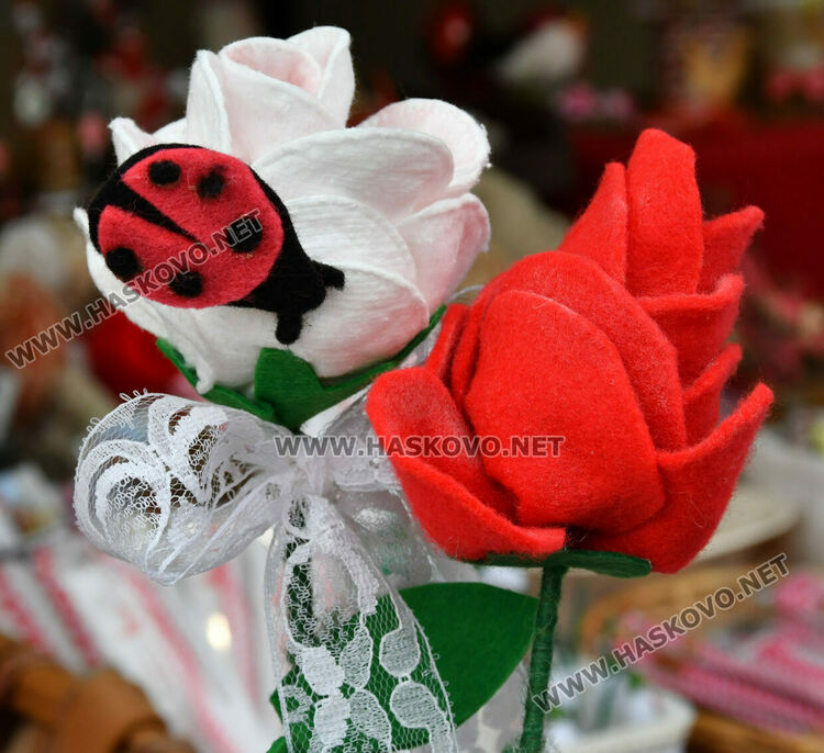 Арт мартеници сред първите на базара  в центъра на Хасково