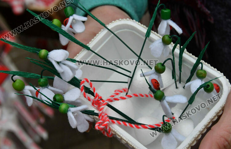 Арт мартеници сред първите на базара  в центъра на Хасково