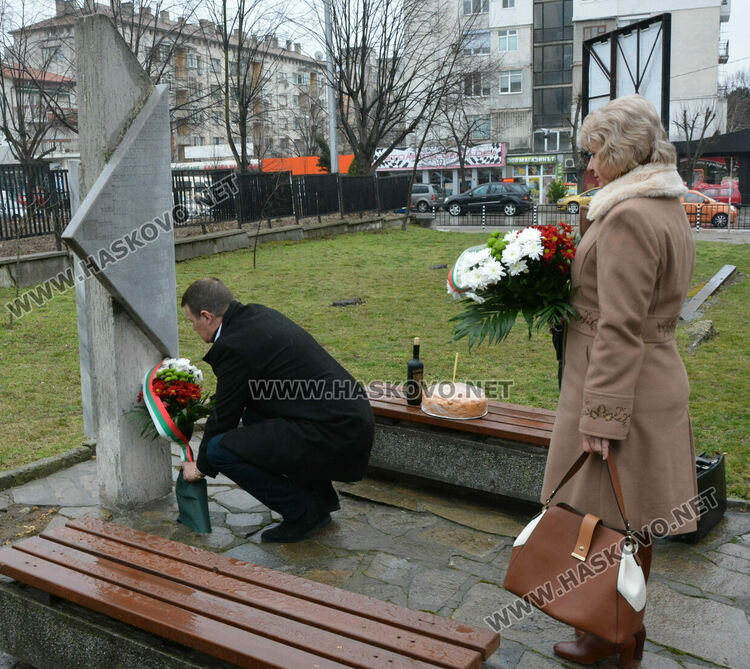 Поклонение пред паметта на жертвите на комунистическия режим