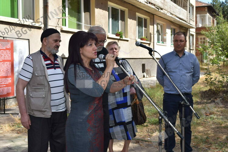 Цвета Караянчева и общинските съветници от ГЕРБ почетоха паметта на Благой Топузлиев и жертвите на комунизма