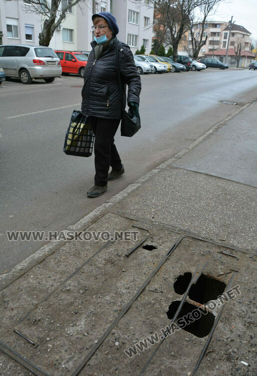 Хасковлийка сигнализира за опасна шахта на улица „Дунав“