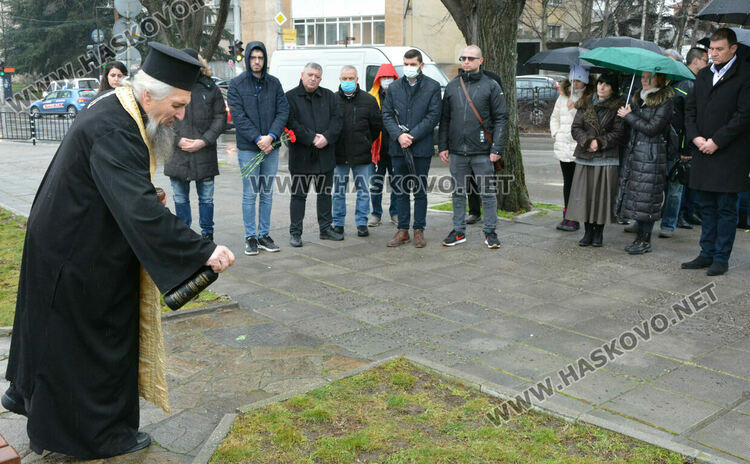 Поклонение пред паметта на жертвите на комунистическия режим