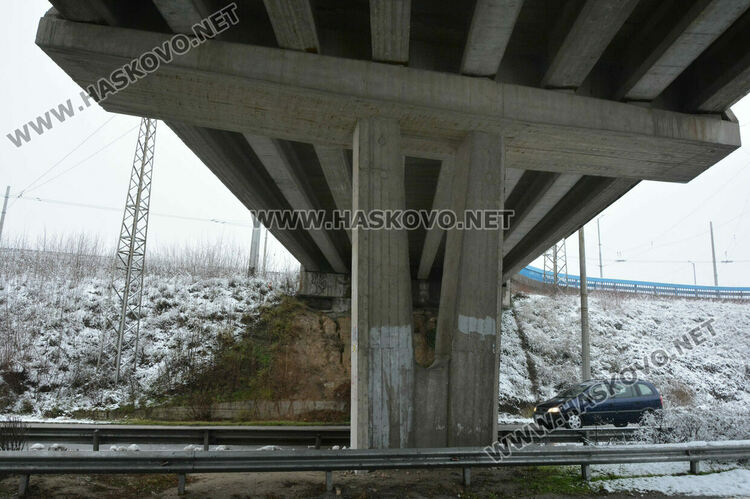 Хасковлия: Мазилка пада от детелината в „Орфей“. Общината: Няма опасност