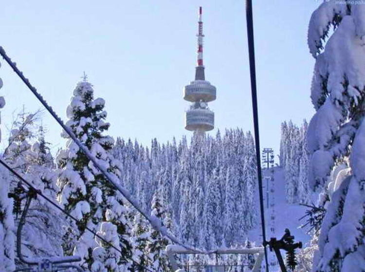 Над метър сняг на Снежанка