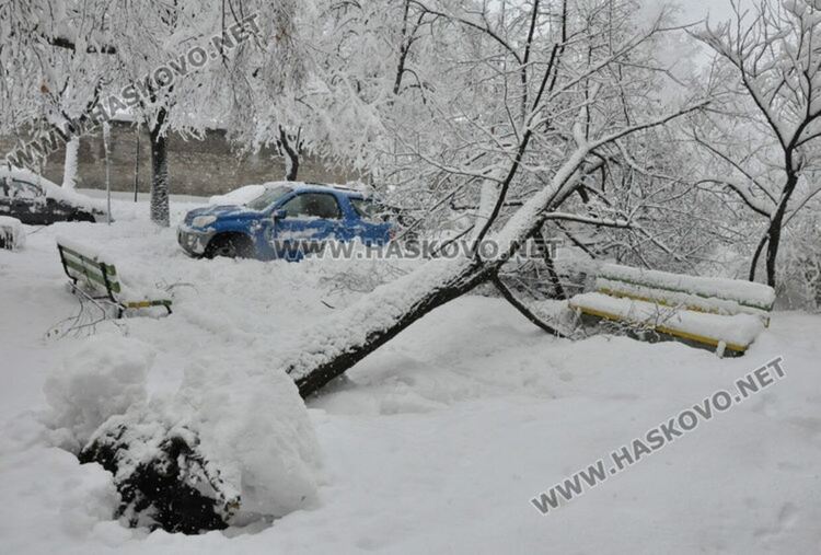Все още има села без ток заради аварии от снеговалежа