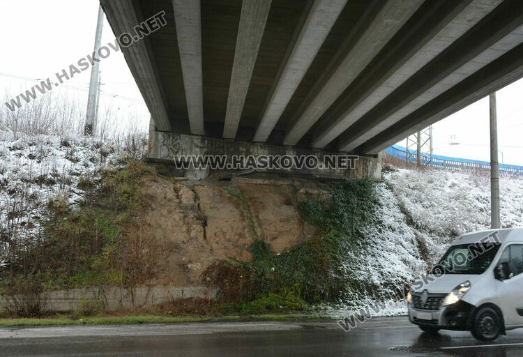 Хасковлия: Мазилка пада от детелината в „Орфей“. Общината: Няма опасност