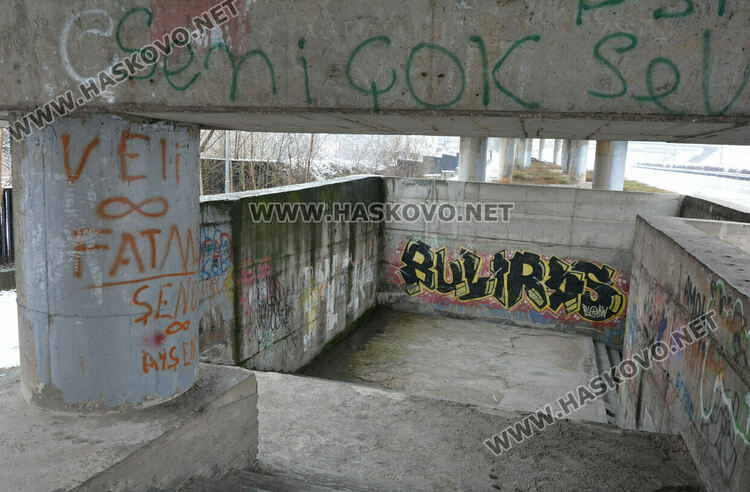 Хасковлия: Мазилка пада от детелината в „Орфей“. Общината: Няма опасност