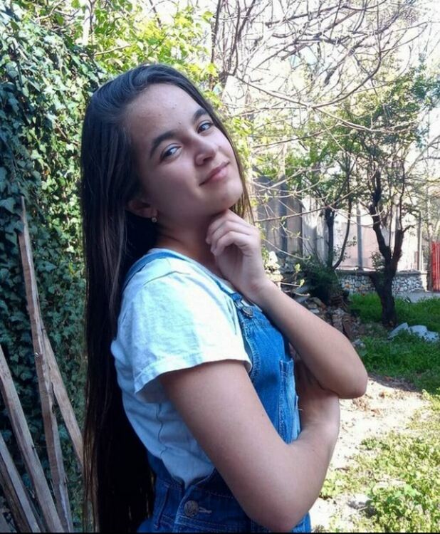 Осмокласничка от Езиковата №1 сред връстниците си в страната по творчески английски