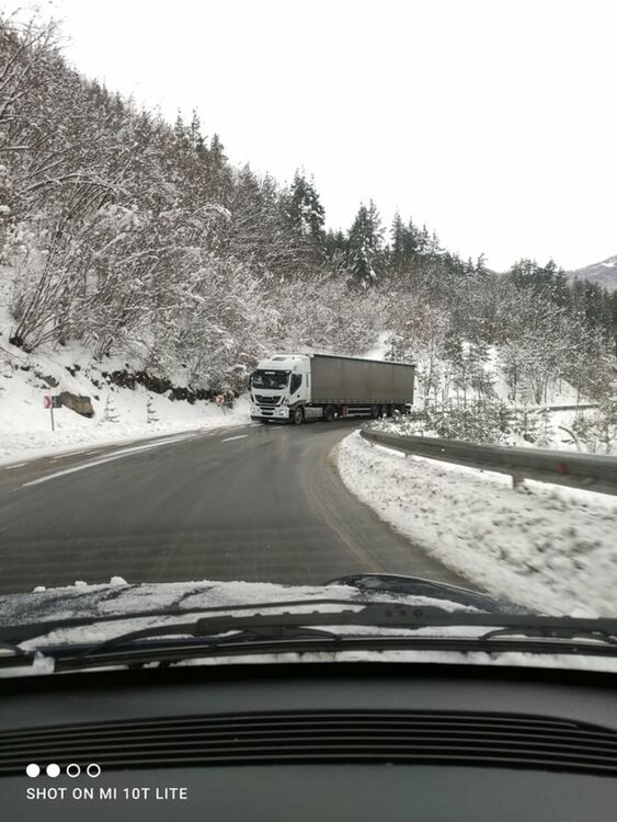 След снеговалежа: Малките улици в Смолян още не са почистени